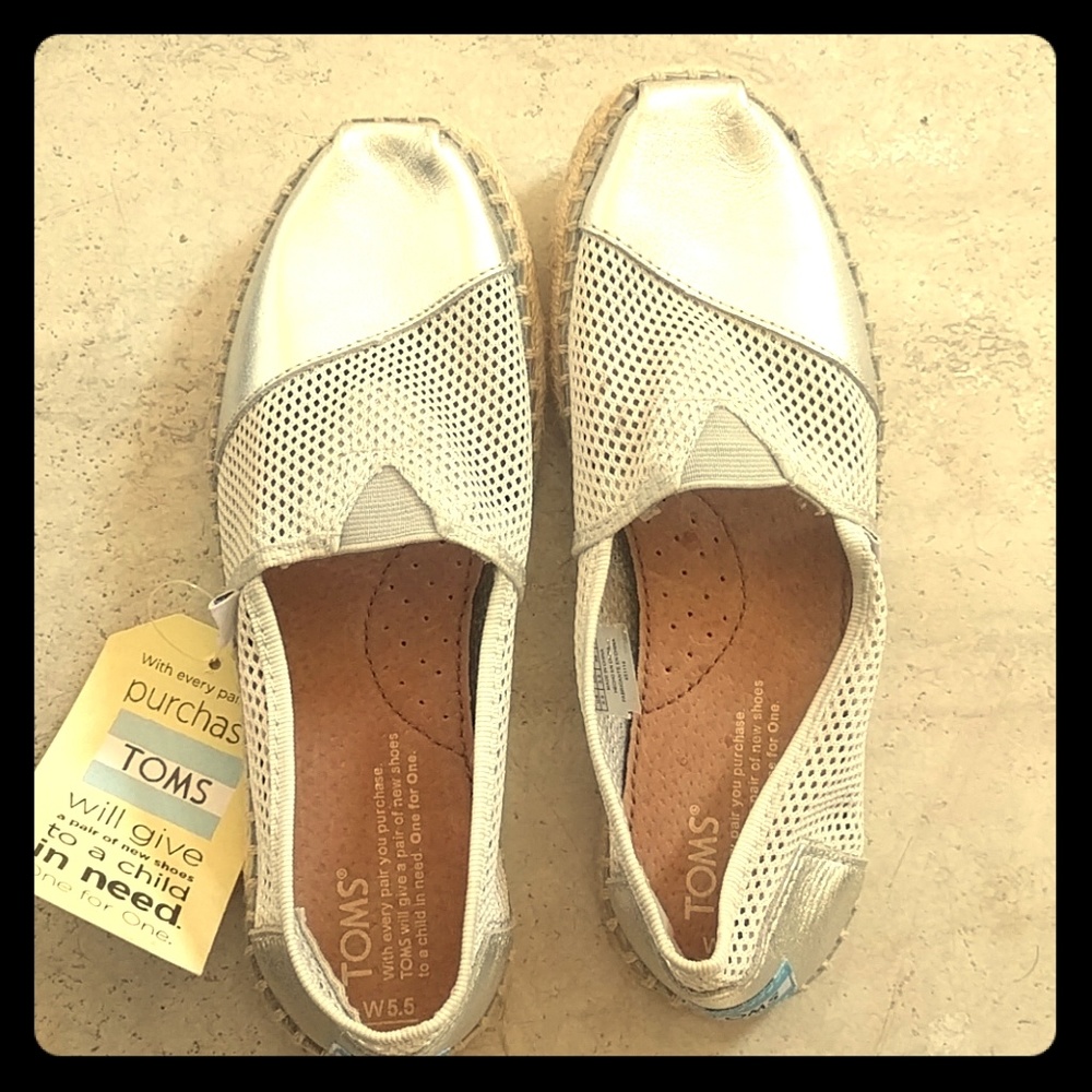 Silver toms nwt SOLD